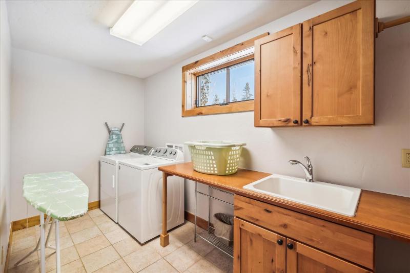 Lone Hand Lodge Custom Private Home on Peak 7 With Outdoor Grill and Hot Tub - image 21