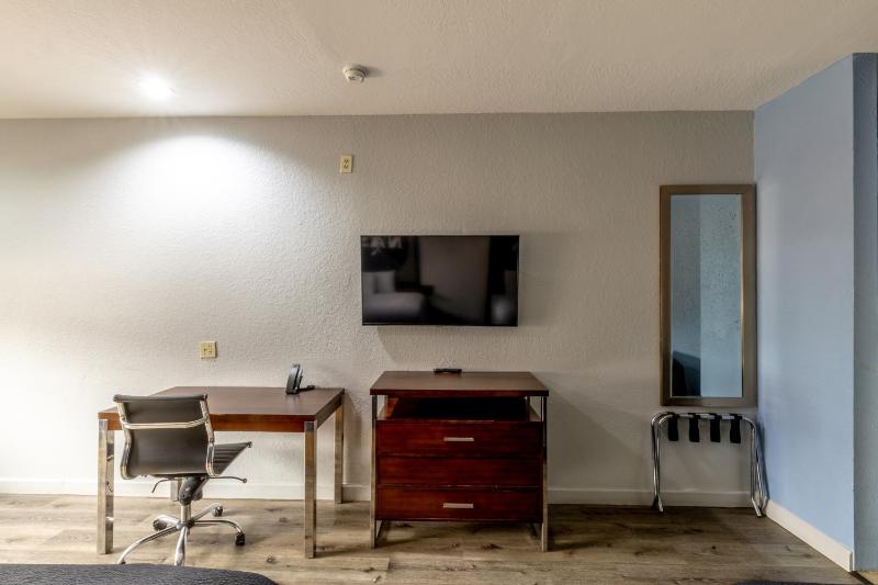 Azul Inn Houston Hobby Airport - image 11