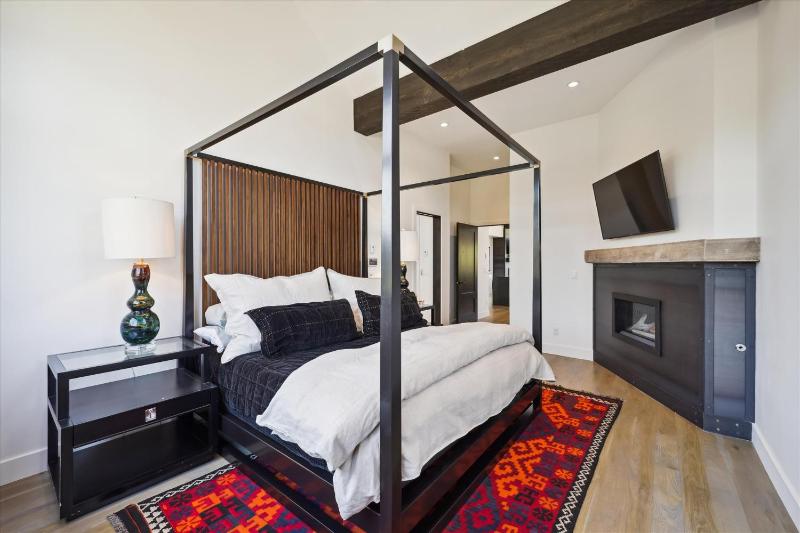 Outside the Bubble - Newer Breckenridge Home with Hot Tub and Ski Area Views - image 16