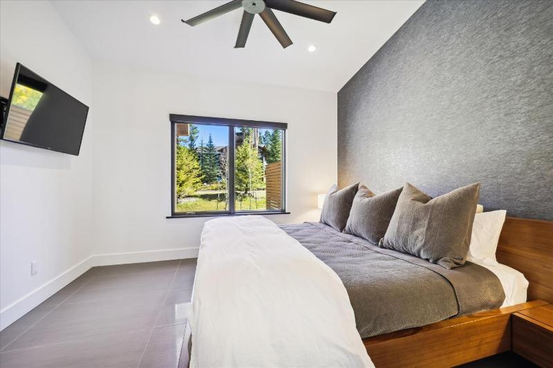 Outside the Bubble - Newer Breckenridge Home with Hot Tub and Ski Area Views - image 13
