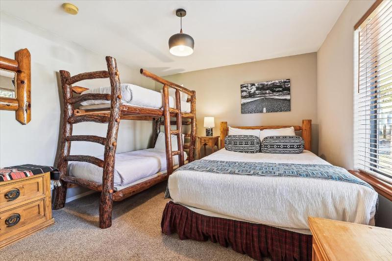 Park Forest Chalet- Pet Friendly Breck Home with Hot Tub - image 42
