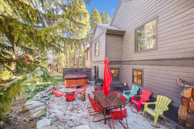 Park Forest Chalet- Pet Friendly Breck Home with Hot Tub - image 7