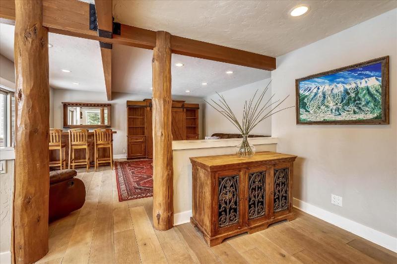 On The Rocks - Spacious Peak 7 Home with Hot Tub and Two Fireplaces - image 14