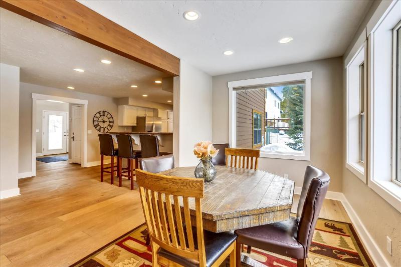 On The Rocks - Spacious Peak 7 Home with Hot Tub and Two Fireplaces - image 41
