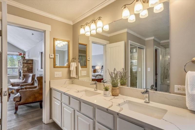 On The Rocks - Spacious Peak 7 Home with Hot Tub and Two Fireplaces - image 24