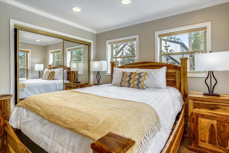 On The Rocks - Spacious Peak 7 Home with Hot Tub and Two Fireplaces - image 11
