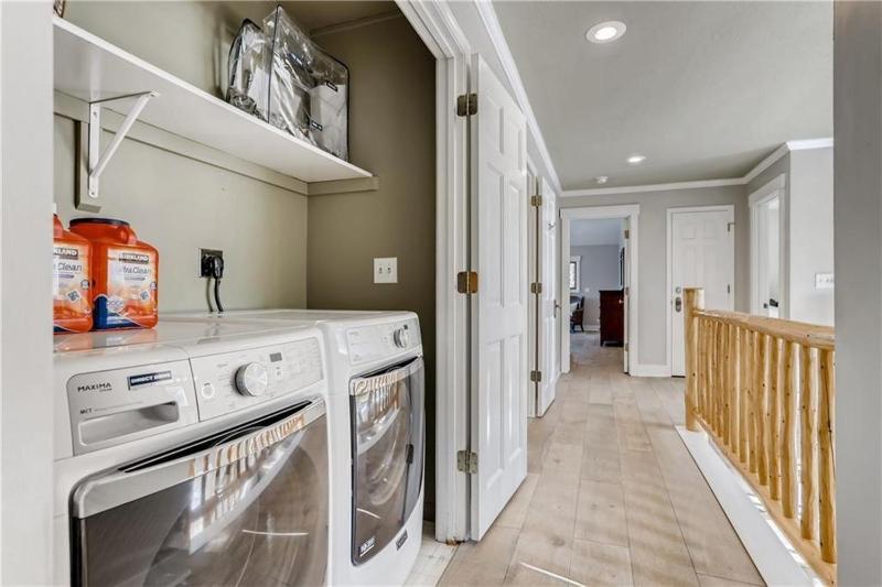 On The Rocks - Spacious Peak 7 Home with Hot Tub and Two Fireplaces - image 43