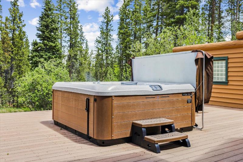 On The Rocks - Spacious Peak 7 Home with Hot Tub and Two Fireplaces - image 50