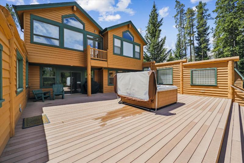 On The Rocks - Spacious Peak 7 Home with Hot Tub and Two Fireplaces - image 27