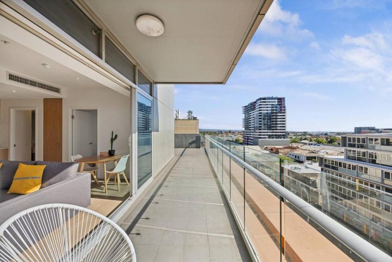 Vision On Morphett 1BR Apartment with Parking - image 4