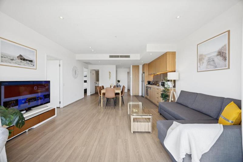 Vision On Morphett 3BR Apartment with Parking - image 2
