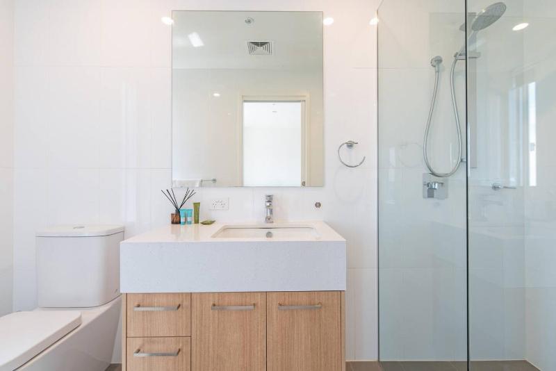Vision On Morphett 3BR Apartment with Parking - image 3