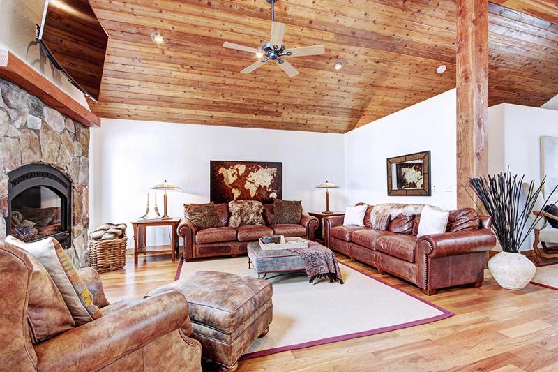 Pine Needle Lodge Private Breckenridge Home with Hot Tub - image 38