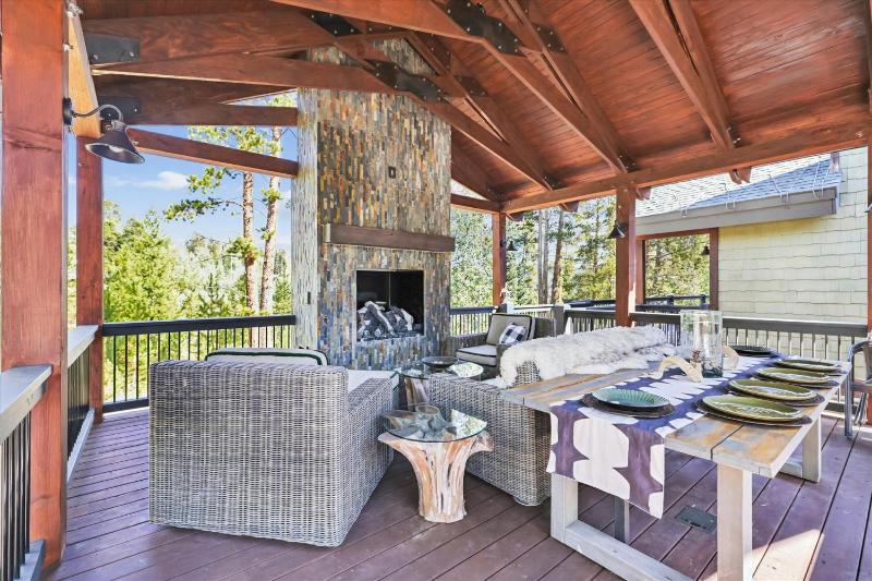 Pine Needle Lodge Private Breckenridge Home with Hot Tub - image 7