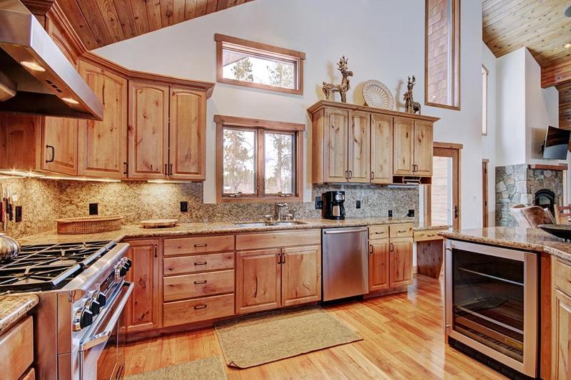 Pine Needle Lodge Private Breckenridge Home with Hot Tub - image 26