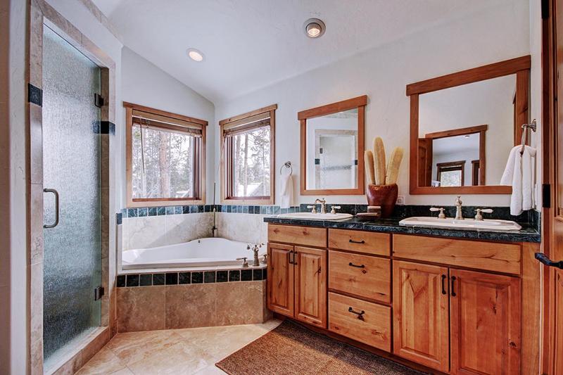Pine Needle Lodge Private Breckenridge Home with Hot Tub - image 33