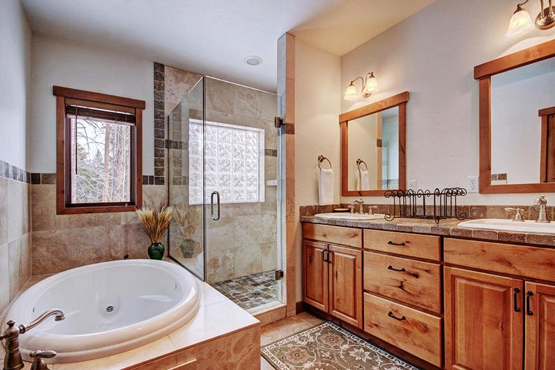 Pine Needle Lodge Private Breckenridge Home with Hot Tub - image 45