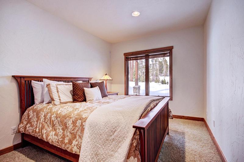 Pine Needle Lodge Private Breckenridge Home with Hot Tub - image 31