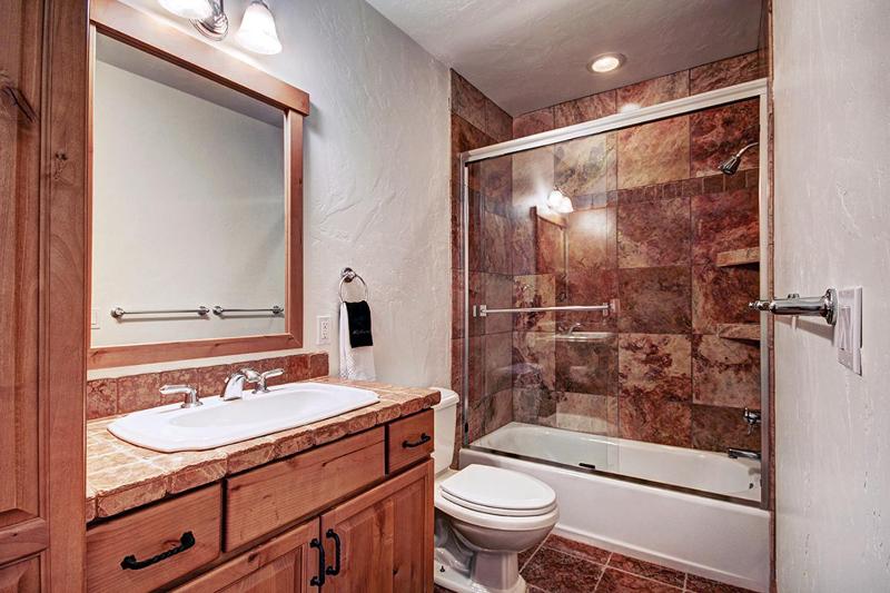 Pine Needle Lodge Private Breckenridge Home with Hot Tub - image 5