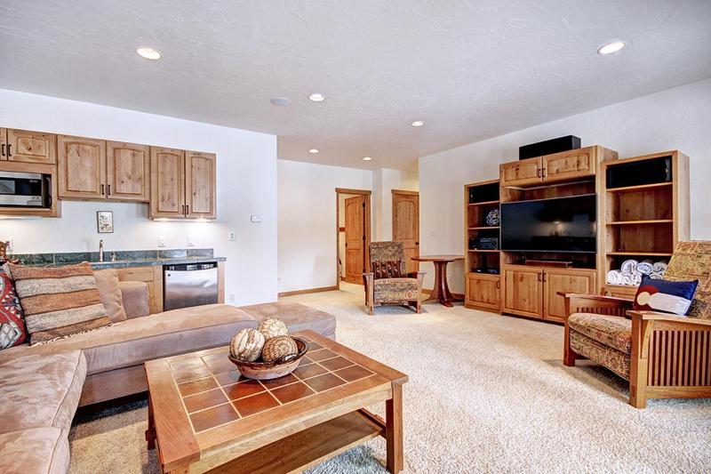 Pine Needle Lodge Private Breckenridge Home with Hot Tub - image 41