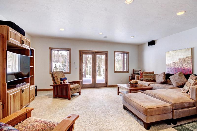 Pine Needle Lodge Private Breckenridge Home with Hot Tub - image 43