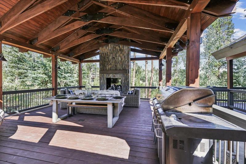 Pine Needle Lodge Private Breckenridge Home with Hot Tub - image 24