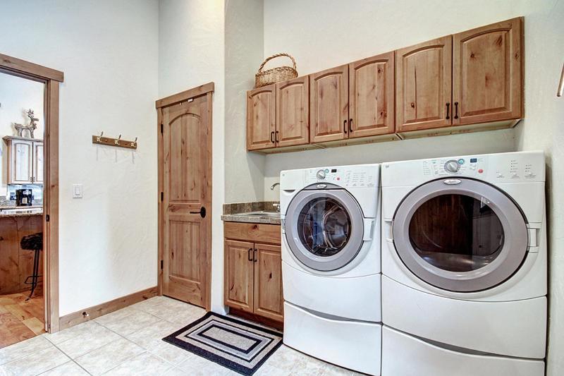 Pine Needle Lodge Private Breckenridge Home with Hot Tub - image 18
