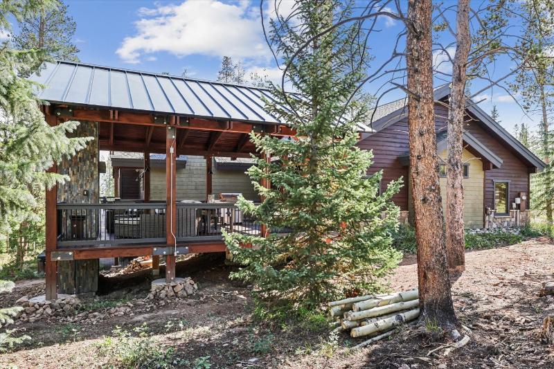 Pine Needle Lodge Private Breckenridge Home with Hot Tub - image 22