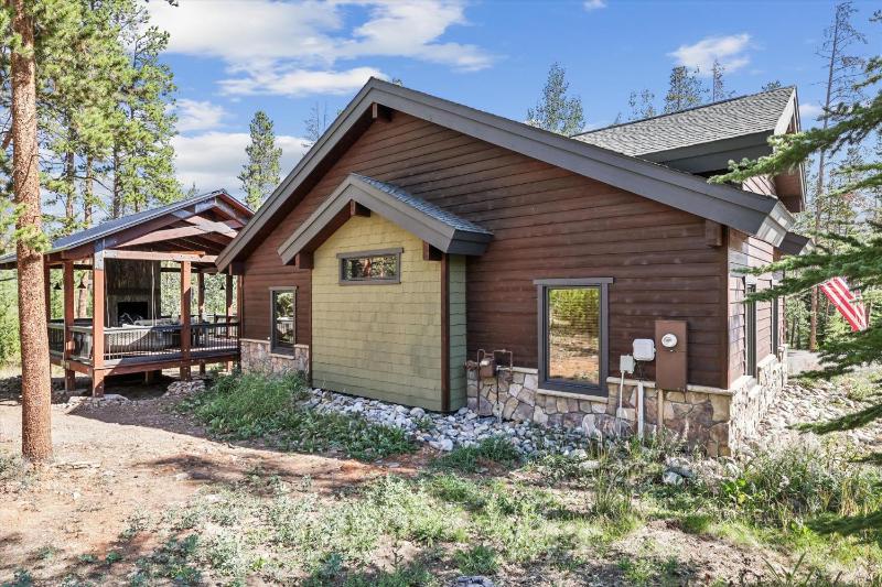 Pine Needle Lodge Private Breckenridge Home with Hot Tub - image 40