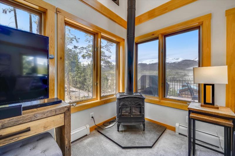 Powder Moose Villa- Breck Home with Hot Tub and Mountain Views - image 23