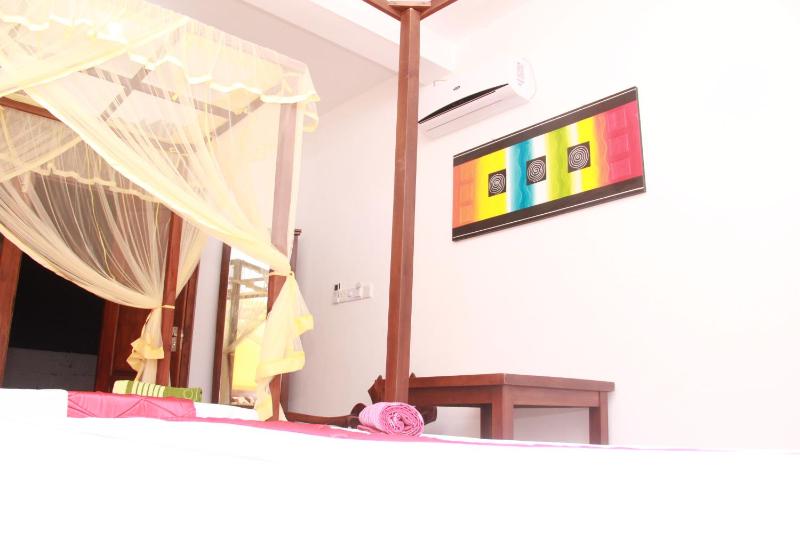A One Calm Palace - image 8