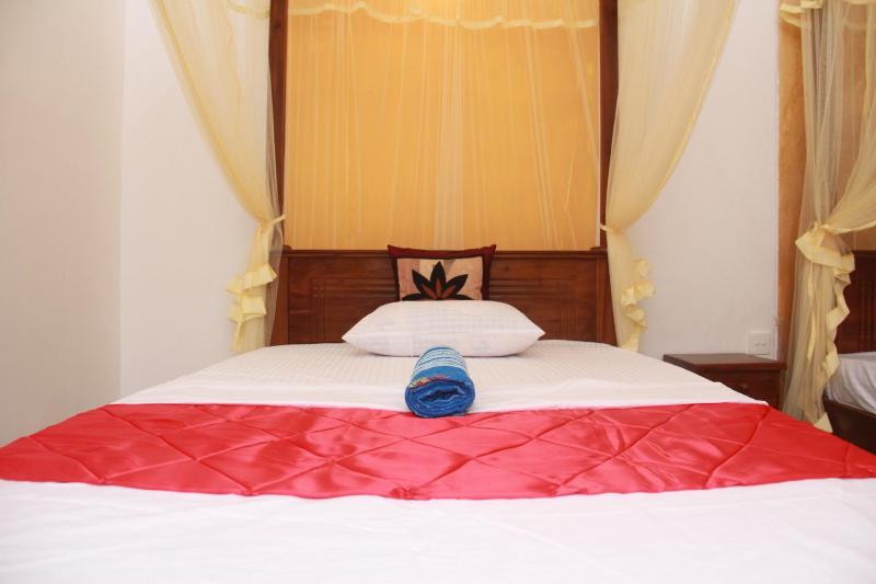 A One Calm Palace - image 10