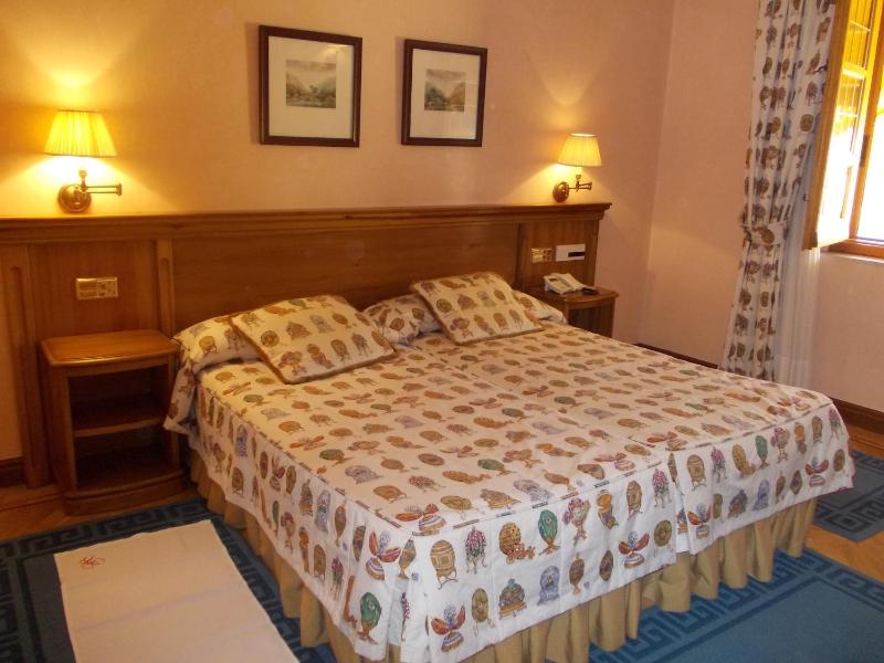 Classic Double or Twin Room image 3