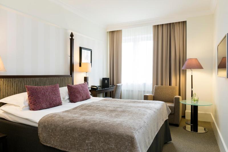 Standard Queen Room image 1