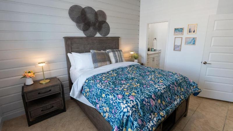 New 2BR - Pool Patio - Bunk Beds - 1st Floor apts - image 22