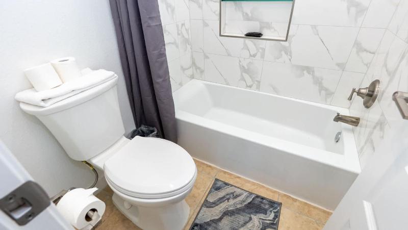 New 2BR - Pool Patio - Bunk Beds - 1st Floor apts - image 50