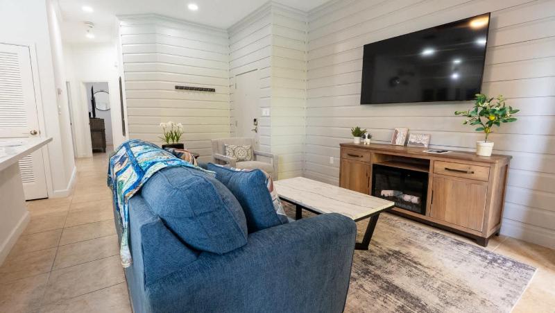 New 2BR - Pool Patio - Bunk Beds - 1st Floor apts - image 5