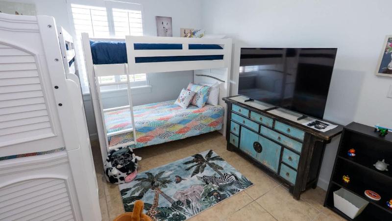New 2BR - Pool Patio - Bunk Beds - 1st Floor apts - image 19