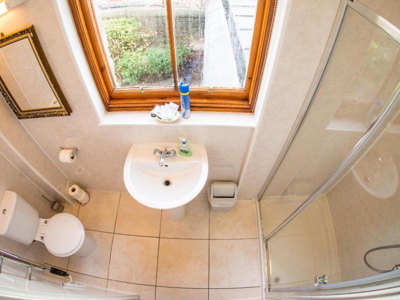 Classic Double Room image 3