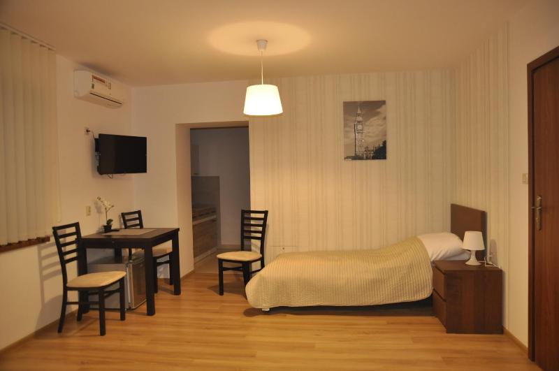 Triple Room with Balcony image 3