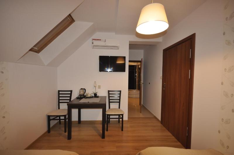 Double Room image 3