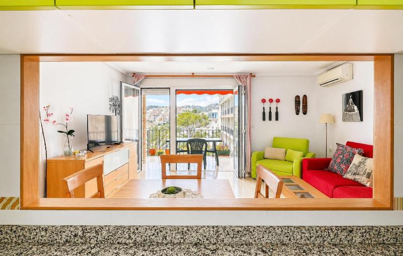 Gorgeous Apartment In Oropesa Del Mar With Wifi - image 2