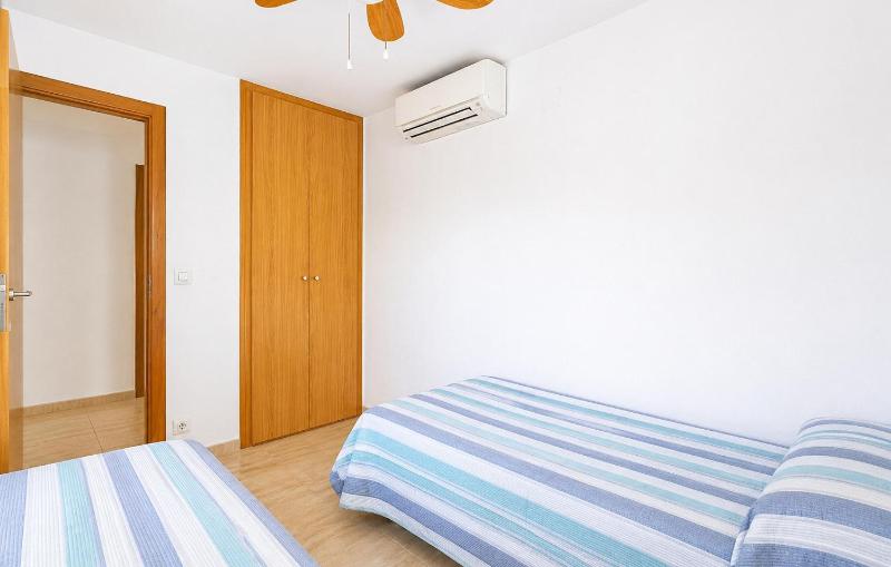 Gorgeous Apartment In Oropesa Del Mar With Wifi - image 10