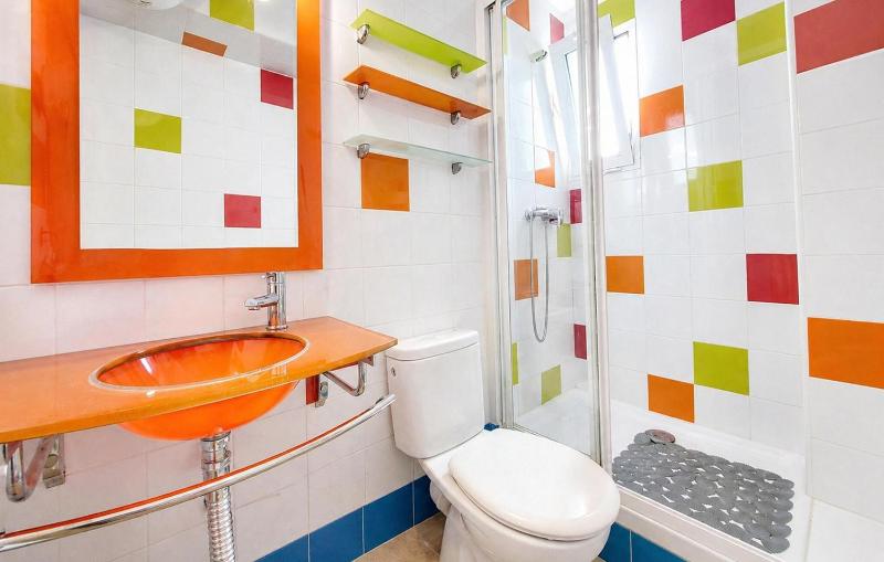 Gorgeous Apartment In Oropesa Del Mar With Wifi - image 6
