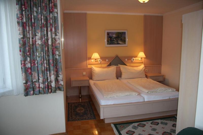 Two-Bedroom Apartment with Balcony and Kitchen image 4
