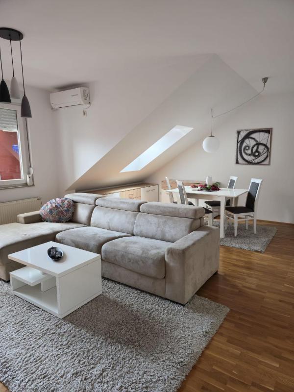Modern Cozy Apartment near City Center - image 3