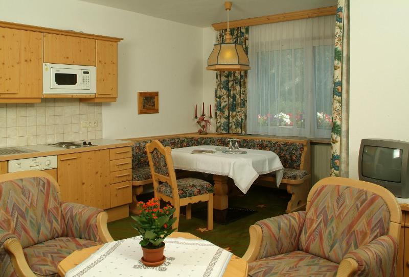 One-Bedroom Apartment 2 pax image 4