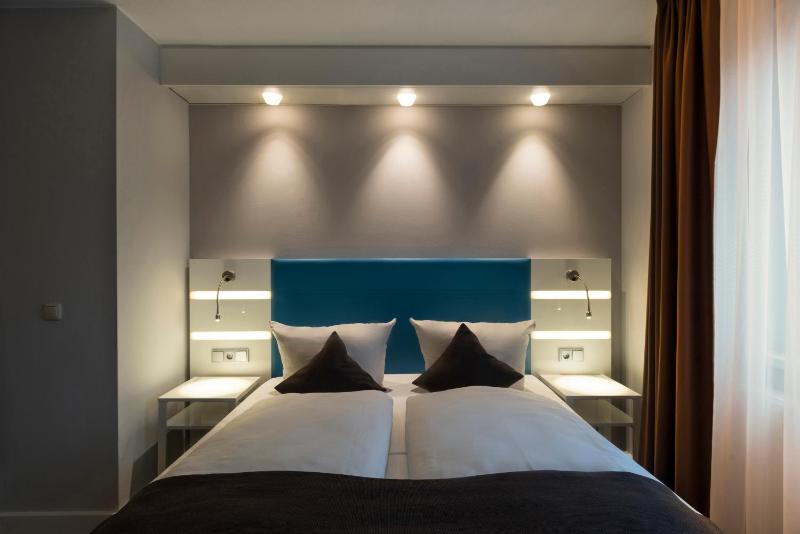 Standard Single Room image 3