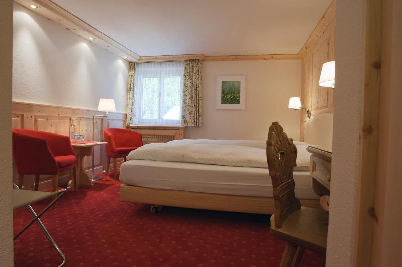 Classic Double Room image 4