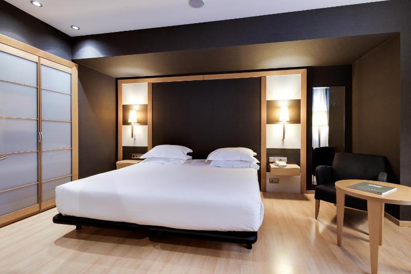 Standard Double or Twin Room image 3